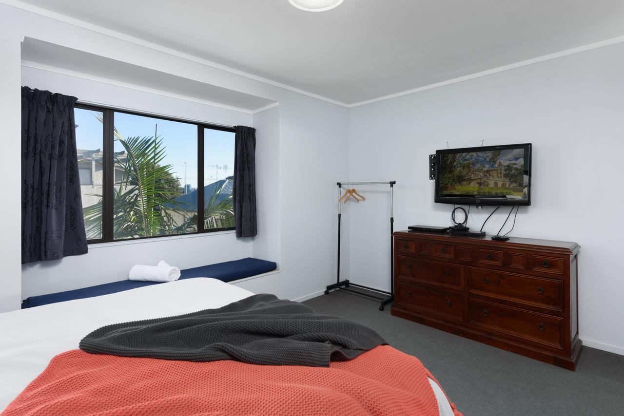 Convenient Family Bach With Easy Access To Blake Park The Beach And Downtown Маунт-Маунгани Экстерьер фото